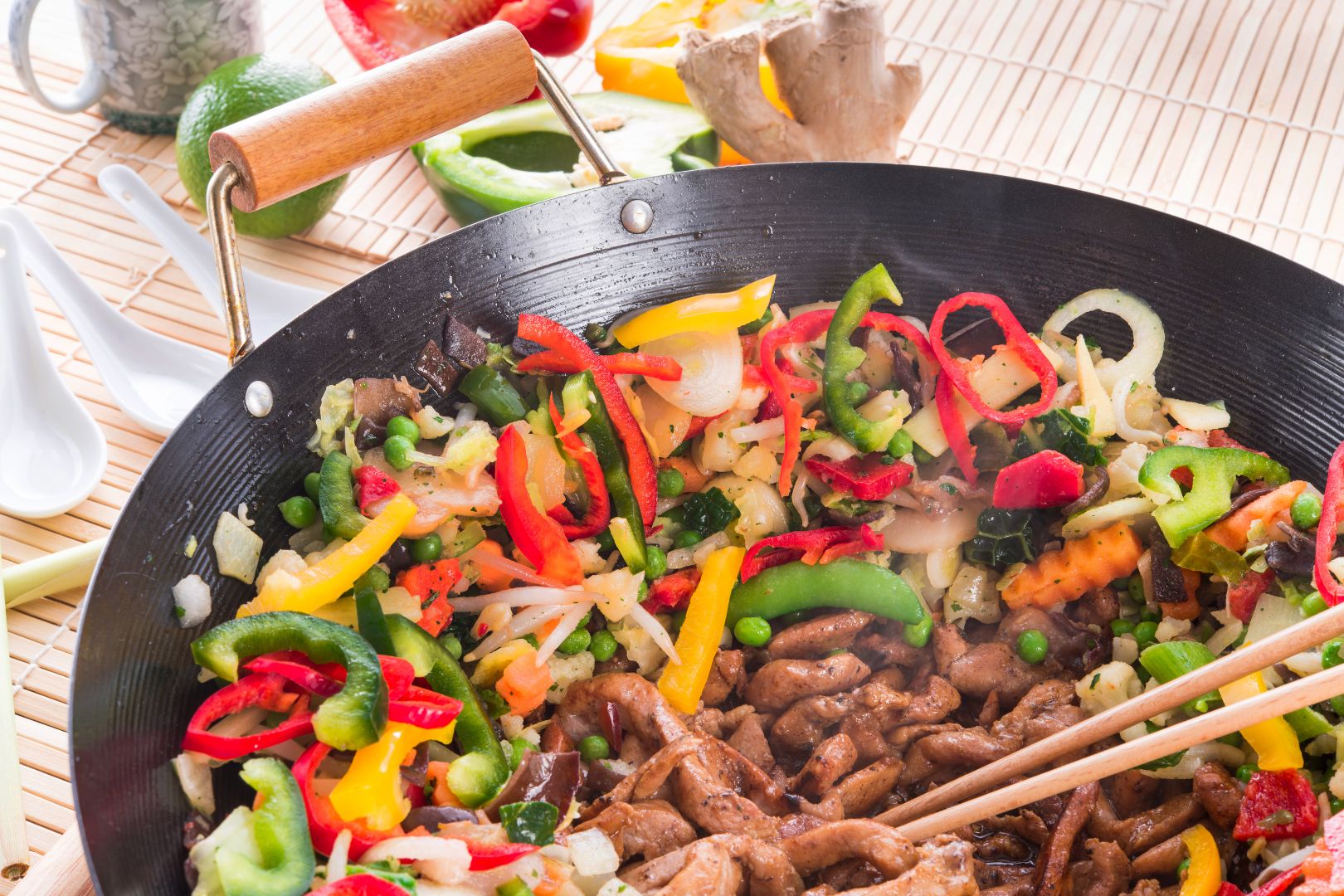 Como Preparar Pratos Asiaticos na Panela Wok
